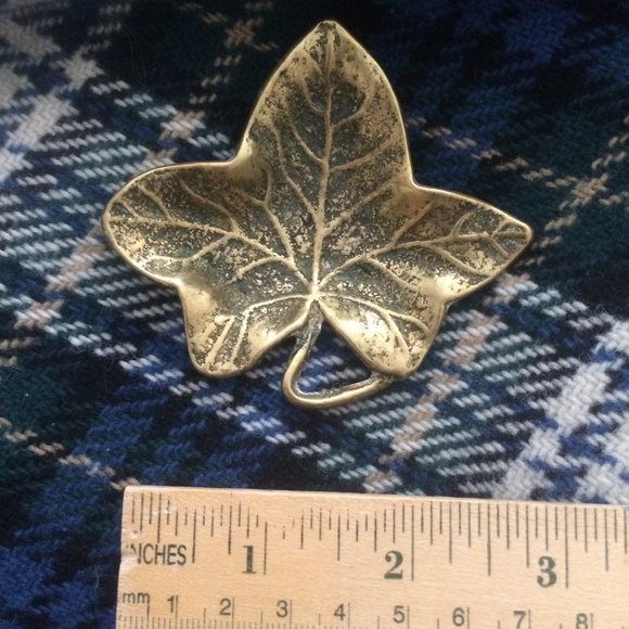 Vintage brass ivy leaf jewelry tray or trinket dish - Picture 4 of 6